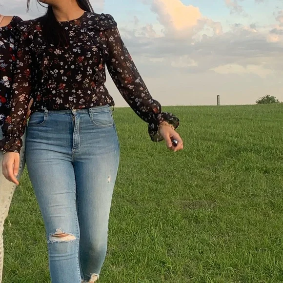 Blouse/Top - Picture 2 of 2